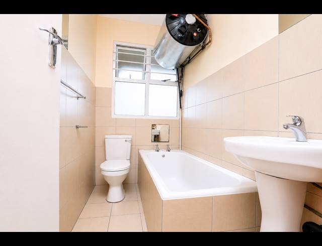1.5 BEDROOM APARTMENT FOR SALE IN ESSENWOOD